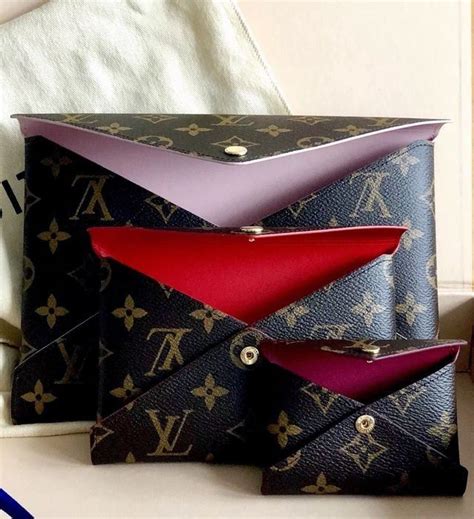 Products by Louis Vuitton: Envelope Pouch